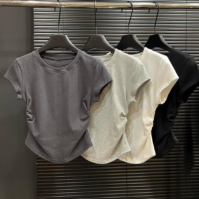 Beryl🌻 เสื้อยืดแขนสั้นคอกลมสีขาวสไตล์เกาหลีสำหรับผู้หญิง ✨✨ เสื้อจีบด้านข้างเพรียวบาง