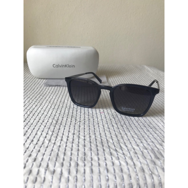 CaIvin KIein Square Sunglasses เลนส์ polarized ของแท้ 100%