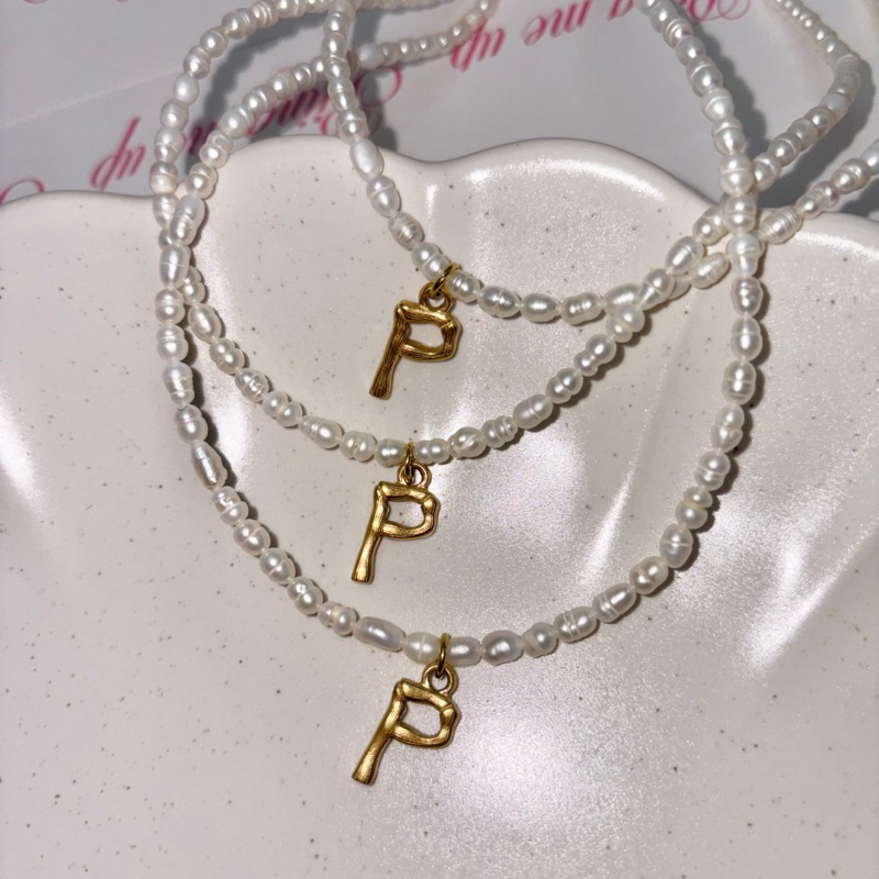 Piing me Freshwater Pearl (3-4 mm) with Alphabet Pendant Necklace | สร้อยคอไข่มุกน้ำจืดพร้อมจี้ตัวอักษร A-Z