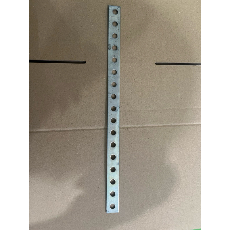 เหล็กรูกลมยาว 29/ 30 cm ขนาดรู 7 mm. กว้าง 1.7 cm