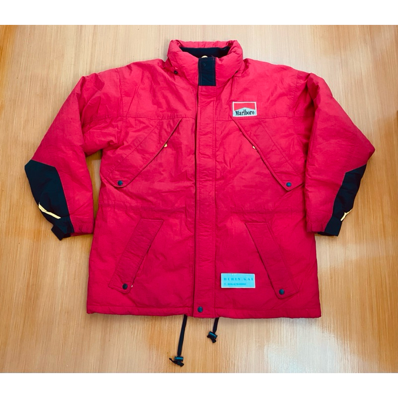 Marlboro jacket วัดรักแร้ 25.5 ยาว 32 นิ้ว สภาพสวยไม่ขาดรู กระดุมปั้มทุกจุด ยังไม่ได้ซักทำความสะอาดจ