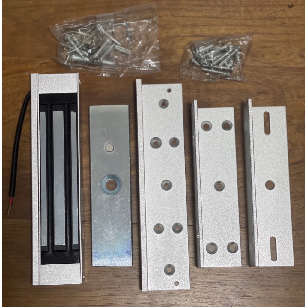 กลอนแม่เหล็กควบคุมประตู 24  V   300 ปอนด์  พร้อม  ขายึดกลอนแม่เหล็ก  Magnetic Lock 24 V  300 Pound  