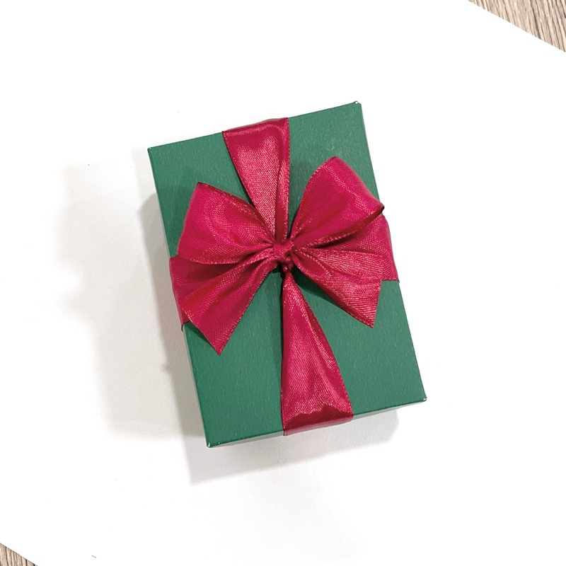 พร้อมส่งจากไทย กล่องของขวัญเปล่าสีเขียวริบบิ้นสีแดงสำหรับผูกโบว์ด้วยตัวเอง รับคริสต์มาส christmas gi