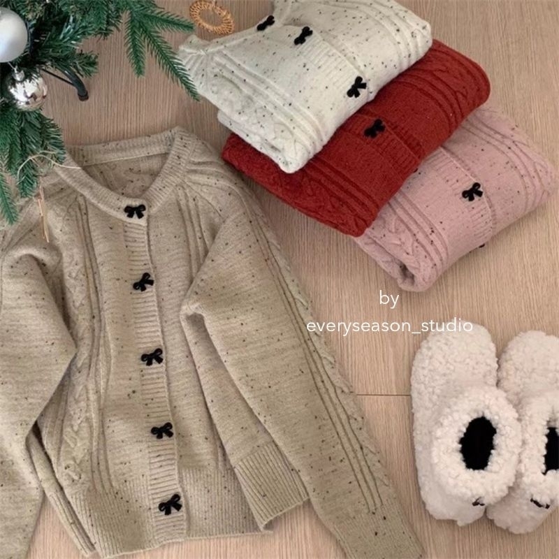 sweater กระดุมโบว์กำมะหยี่ ผ้านุ่ม