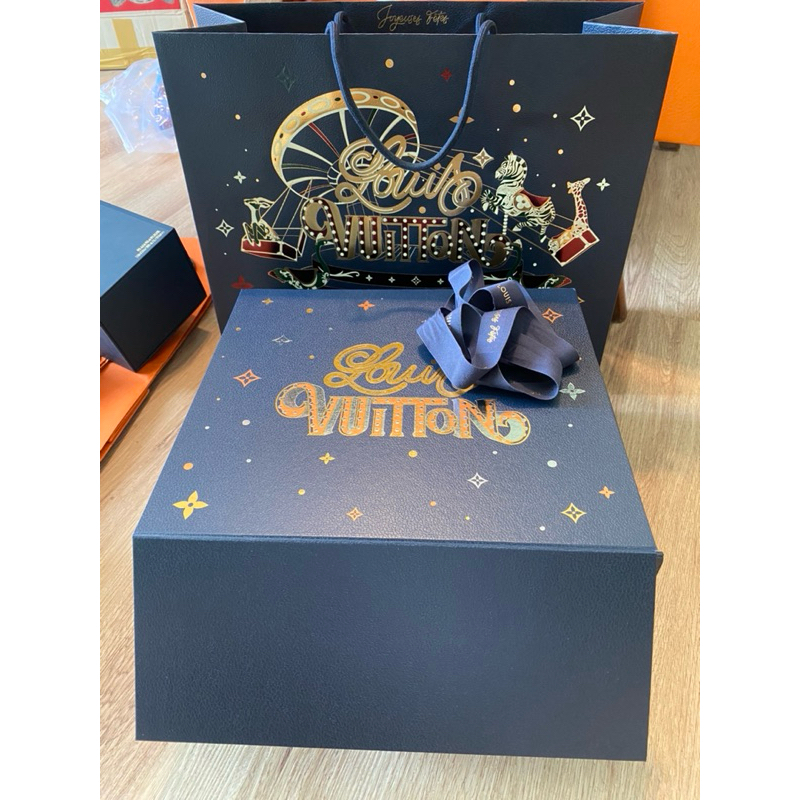 กล่องแม่เหล็ก LOUIS VUITTON (หลุยส์ วิตตอง) สินค้าออกจากช็อป เท่านั้น ของแท้ 100% LV