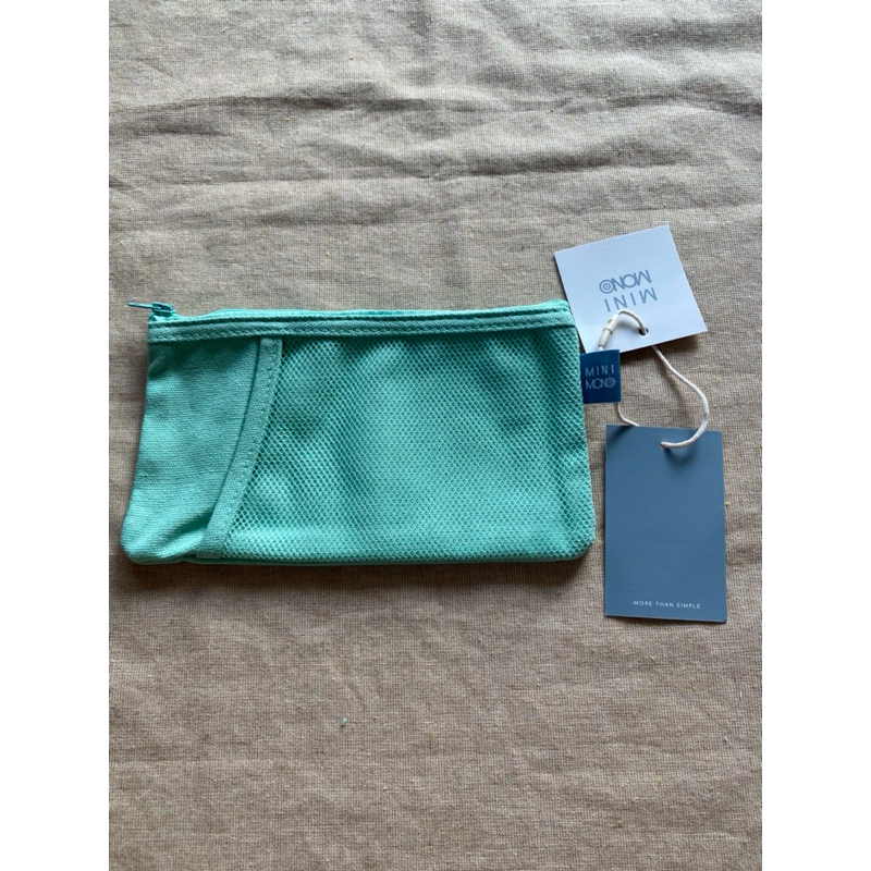 กระเป๋า   mini mono แท้ ยังไม่ผ่านการ ใช้งาน นำ้หนักเบา ใส่ของได้ดี