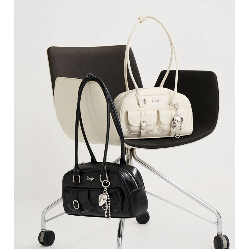 [รุ่นใหม่] KEEP รุ่น Bento Lock กระเป๋าสะพายข้าง ทรงยอดฮิต หนัง Oilyเคลือบเงาพิเศษ มีรุ่นใหม่เข้า [มีบริการหลังการขาย]