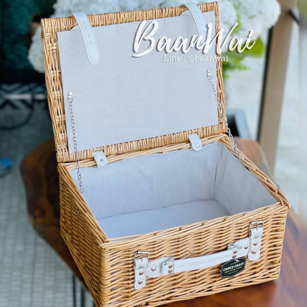 บ้านหวาย- ตะกร้าปิคนิค บุผ้าสีขาว Willow Basket