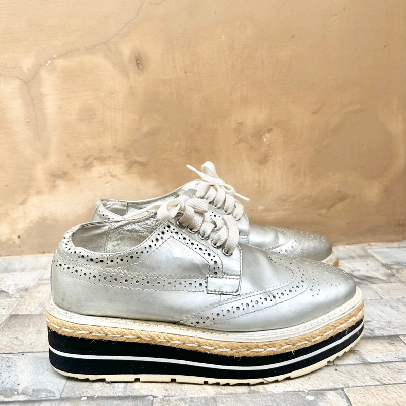 รองเท้ามือสอง__PRADA