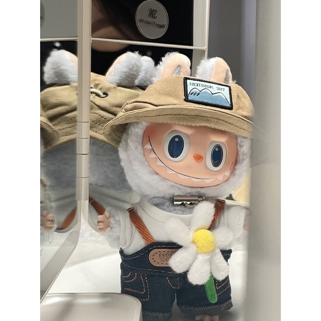 【ของแท้ 】 Pop MART Labubu the monsters fall in wild พวงกุญแจแฟชั่นยอดนิยม