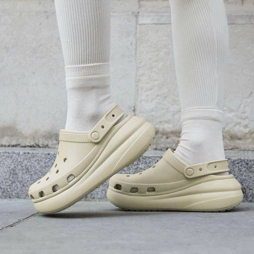 Crocs Crush Clog รองเท้าแตะห้วโตผู้หญิ่งยอดนิยมขายดีมาก น้ำหนักเบาพืนนีม พรอมส่งในไทย จัดส่ง 1-3 วันได้รับของ