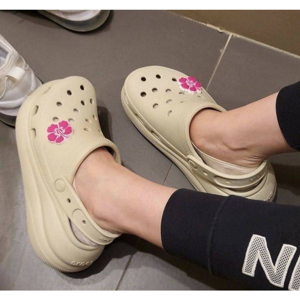 Crocs Crush Clog รองเท้าแตะห้วโตผู้หญิ่งยอดนิยมขายดีมาก น้ำหนักเบาพืนนีม พรอมส่งในไทย จัดส่ง 1-3 วันได้รับของ
