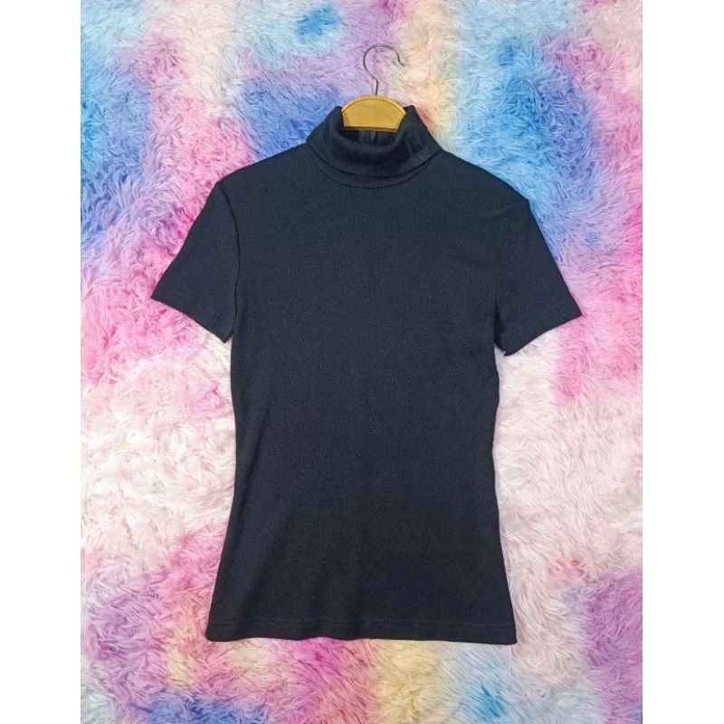 เสื้อยืดคอเต่า ผ้าโพลี สีดำ ซิปซ่อนด้านหลัง F€NDi อิตาลี 32-36/24"เฟนดิ