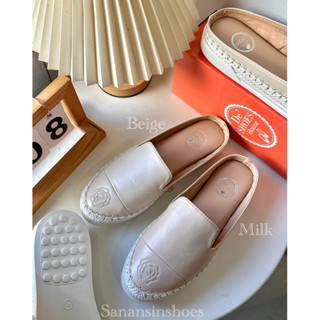 รหัส 634 มาใหม่‼️รองเท้าเปิดส้นหนังนิ่มๆปัดดอกคามิเลียพื้นนุ…