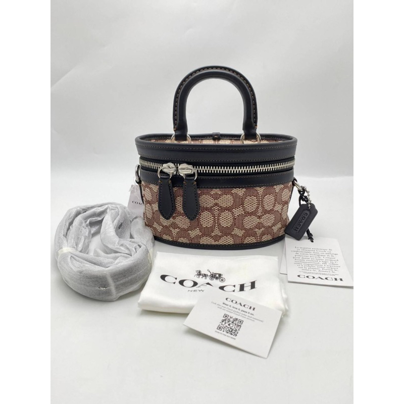 รับประกันแท้ TRAIL CROSSBODY IN SIGNATURE CANVAS