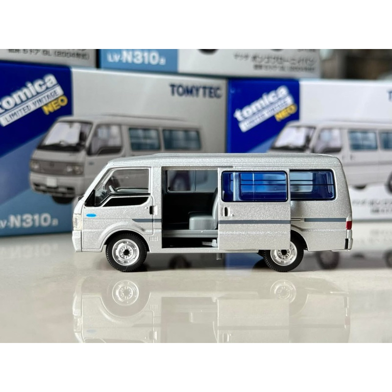 🔹Mazda Bongo Brony Van Low Floor 5 Door GL (Silver) 2004 Model LV-N310a Scale 1:64 ยี่ห้อ Tomytec