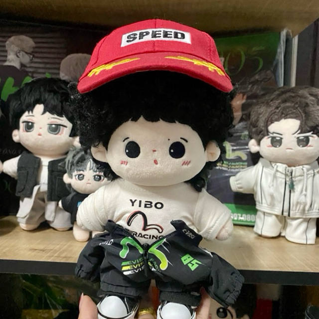 ชุดตุ๊กตาอี้ป๋อ นักแข่ง 20cm