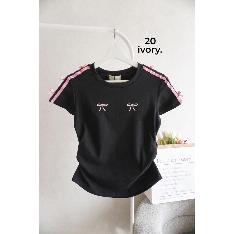 20-IVORY เสื้อผ้ายูนิโคล่ แขนสั้นคอกลม แต่งโบว์ กระชับพอดี เกาหลี เกาใจ น่ารักมาก