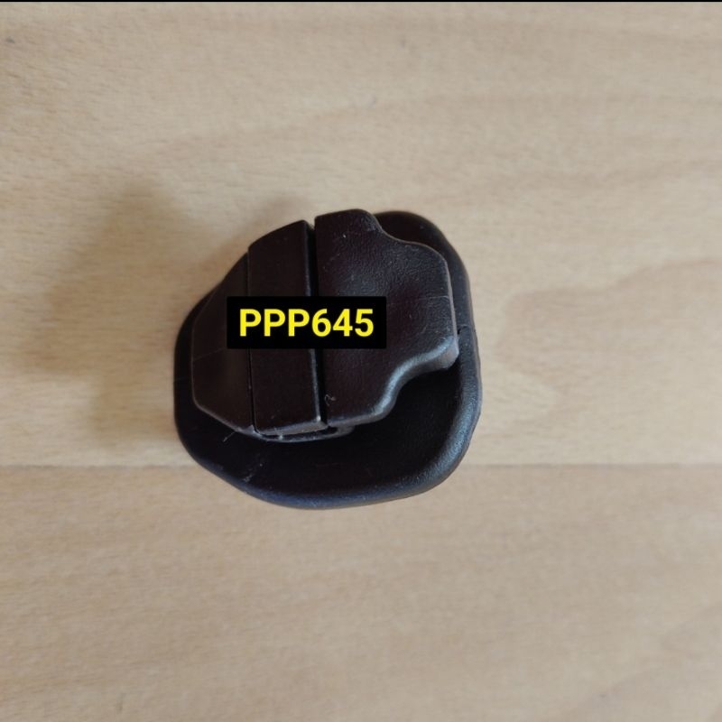 หมุดยึดพรมท้ายรถ รถเบนซ์ ของแท้ W212