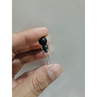 ขวดแก้วจิ๋วขนาดจุ 0.5 ml.พร้อมจุกปิดพลาสติกสีดำ (ขั้นต่ำ 10 …