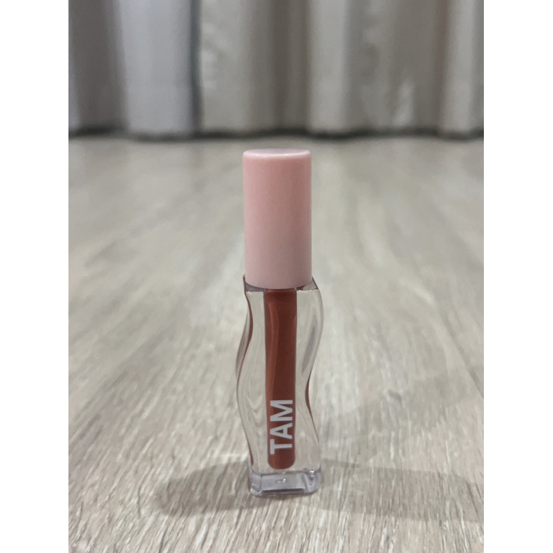 ส่งต่อ TAM Juicy plump lip color ลิปกลอสปากพุ่ง #04 old money