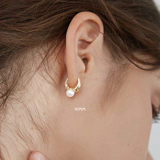 ✅พร้อมส่ง🔥 LILY.C ต่างหูห่วงเงิน S925 ประดับไข่มุก 1คู่ หรูหรา 925 sterling silver pearl earrings