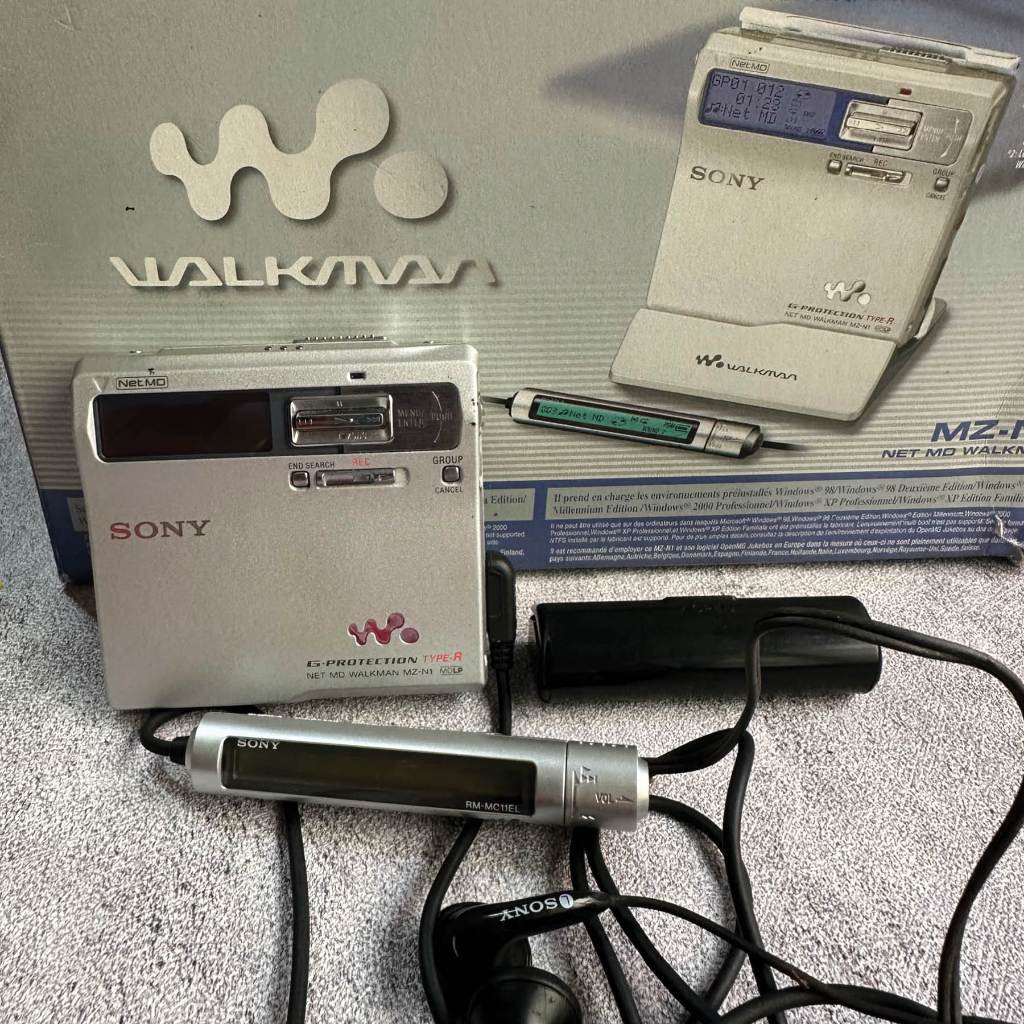 เครื่องเล่นเพลง SONY MZ-N1 Net MD Minidisc Walkman - G-Protection TYPE-R & Accessories