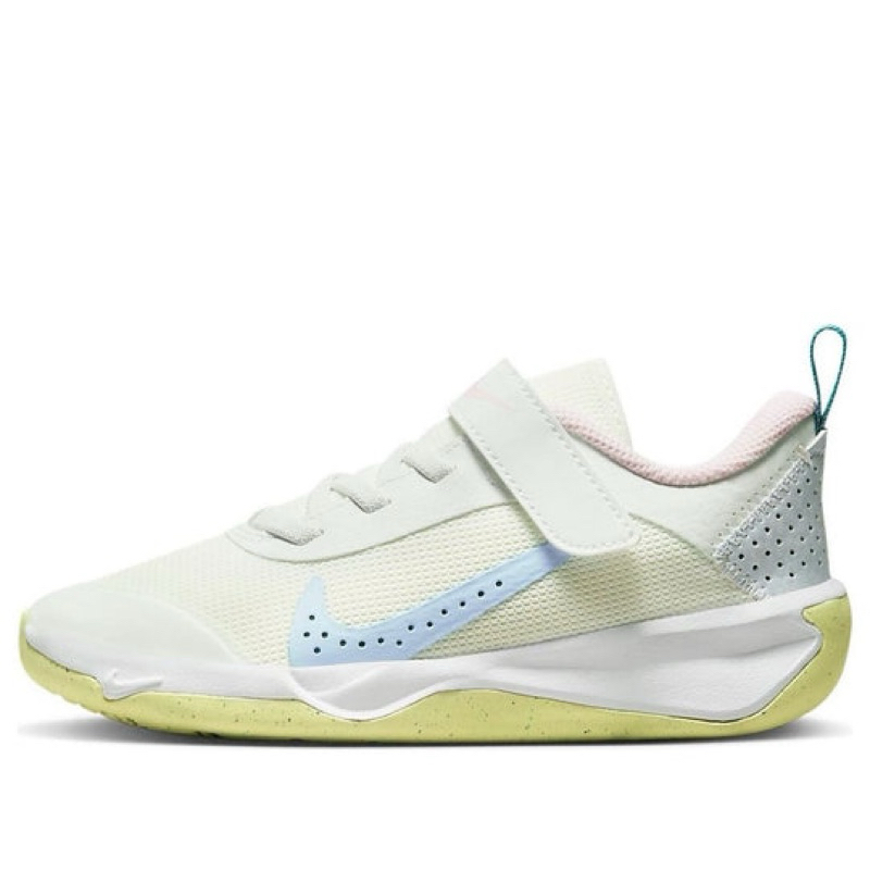 Nike Tennis Omni Multi-Court for kids รองเท้าเทนนิสสำหรับเด็ก