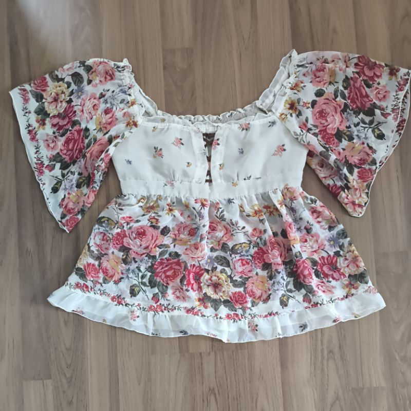 เสื้อ ญี่ปุ่น ผ้าชีฟอง ลายดอกไม้ อก32 lizlisa แขนระบาย มือสอง