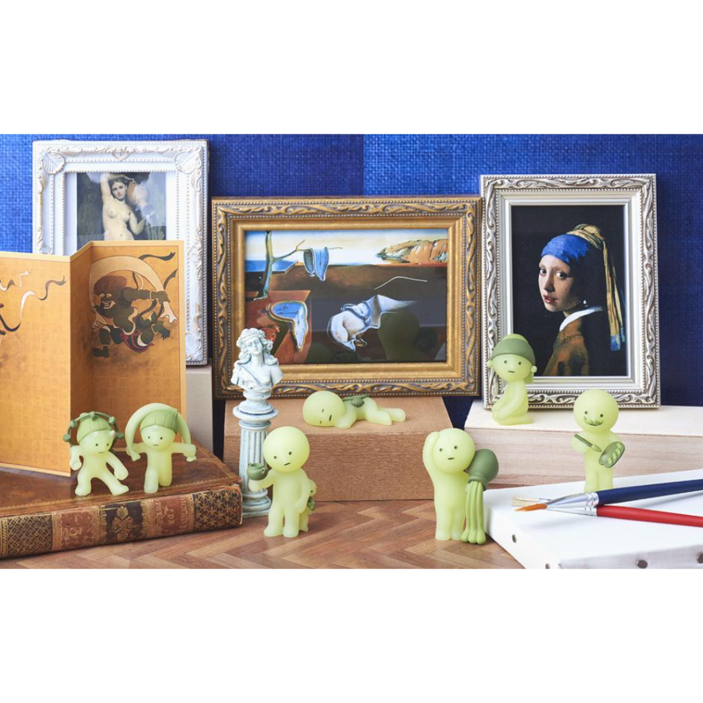 Model : Smiski museum Glow in the dark