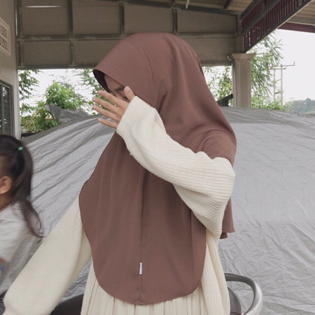 ผ้าคลุมกุ๊กไก่มินิ เว้าไหล่ สีพื้น (หน้าไม่มีคาง)