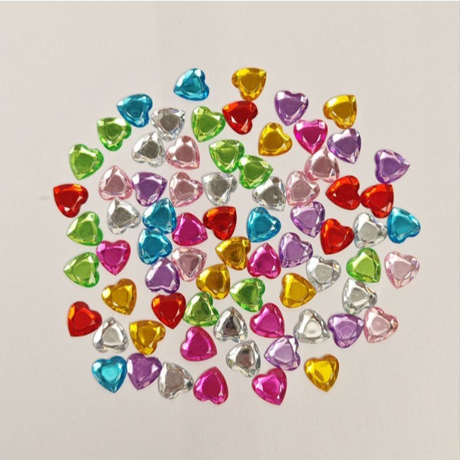 อะไหล่ติดเล็บรูปหัวใจ เพชรเทียมหนึ่งถุงมี 25 ตัวต่อสี สีสวยนะคะ