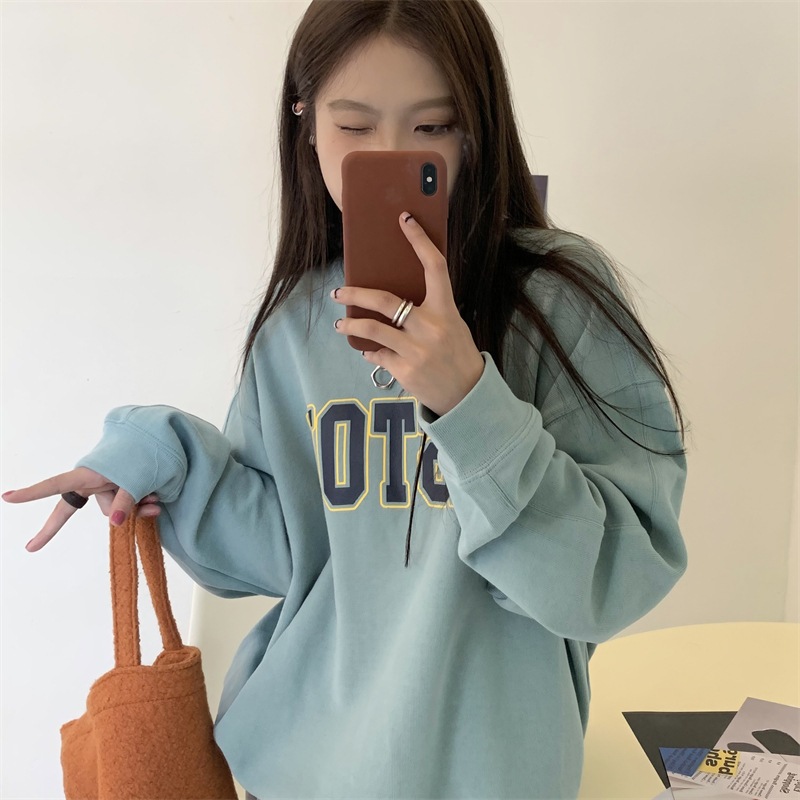 Walkon อันดับ1 เสื้อแขนยาวคอกลมแฟชั่น สกรีนอักษรด้านหน้า ผ้านิ่ม ดี ทรงสวย ใส่สบาย ราคาดีมาก ฟาดได้ฟาด