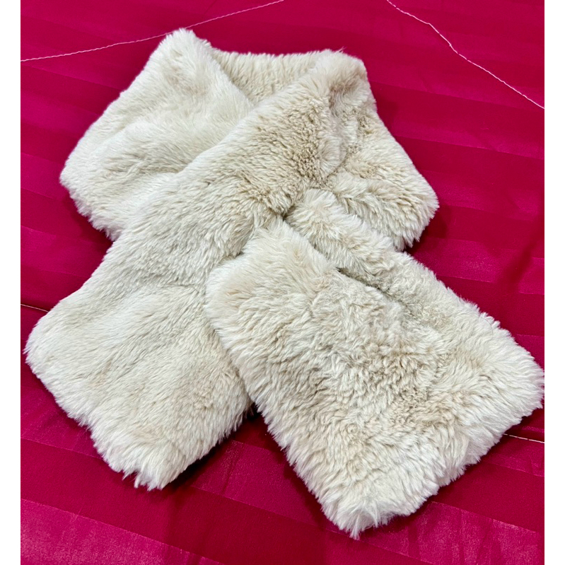 ผ่าพันคอแบบสอดขน สีครีม ขนนุ่ม ยาว86xยาว14ซมสูง2ซม.