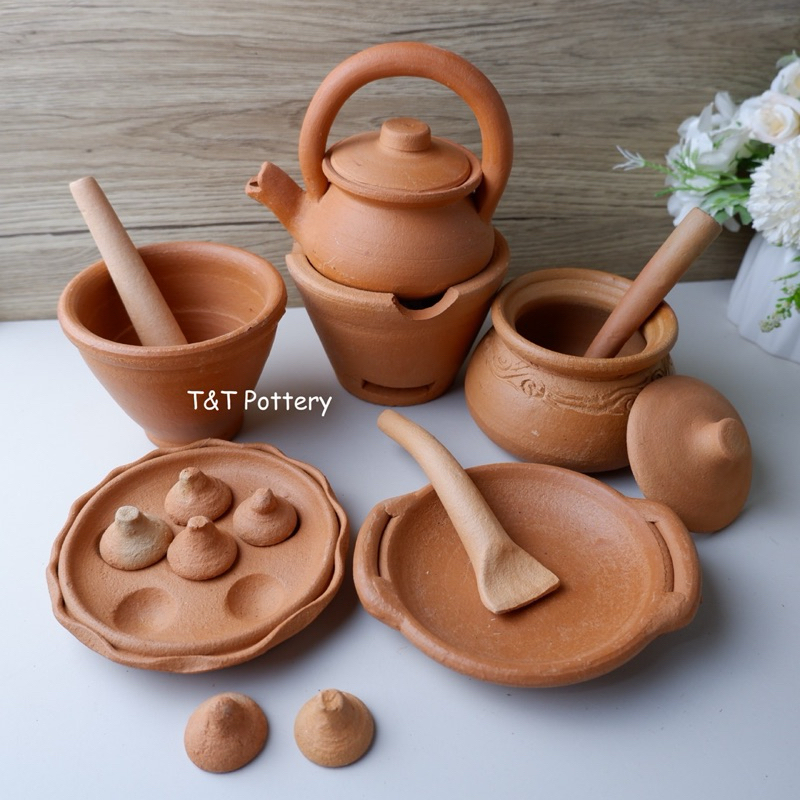 ชุดของเล่นเด็กดินเผา ชุดใหม่ มีหม้ออบ กาน้ำ ช้อน ครัวเด็ก รวม 11 รายการ - รูปที่ 2