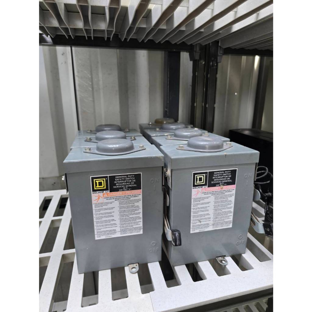 Schneider เซฟตี้สวิตซ์กันน้ำ รุ่น DU321RB 3P 30A 240V ใส่ฟิวส์ไม่ได้ ใช้เป็นสะพานไฟ สวิตซ์ safety sw