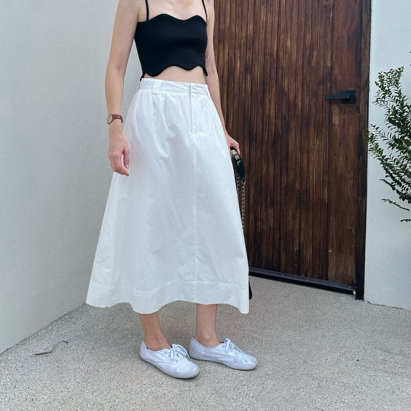 Pastelsmotel - ROUNDABOUT SKIRT. กระโปรงสีขาวและกระโปรงยีนส์ทรงบาน มีกระเป๋าข้าง (มีซับในเฉพาะสีขาว)