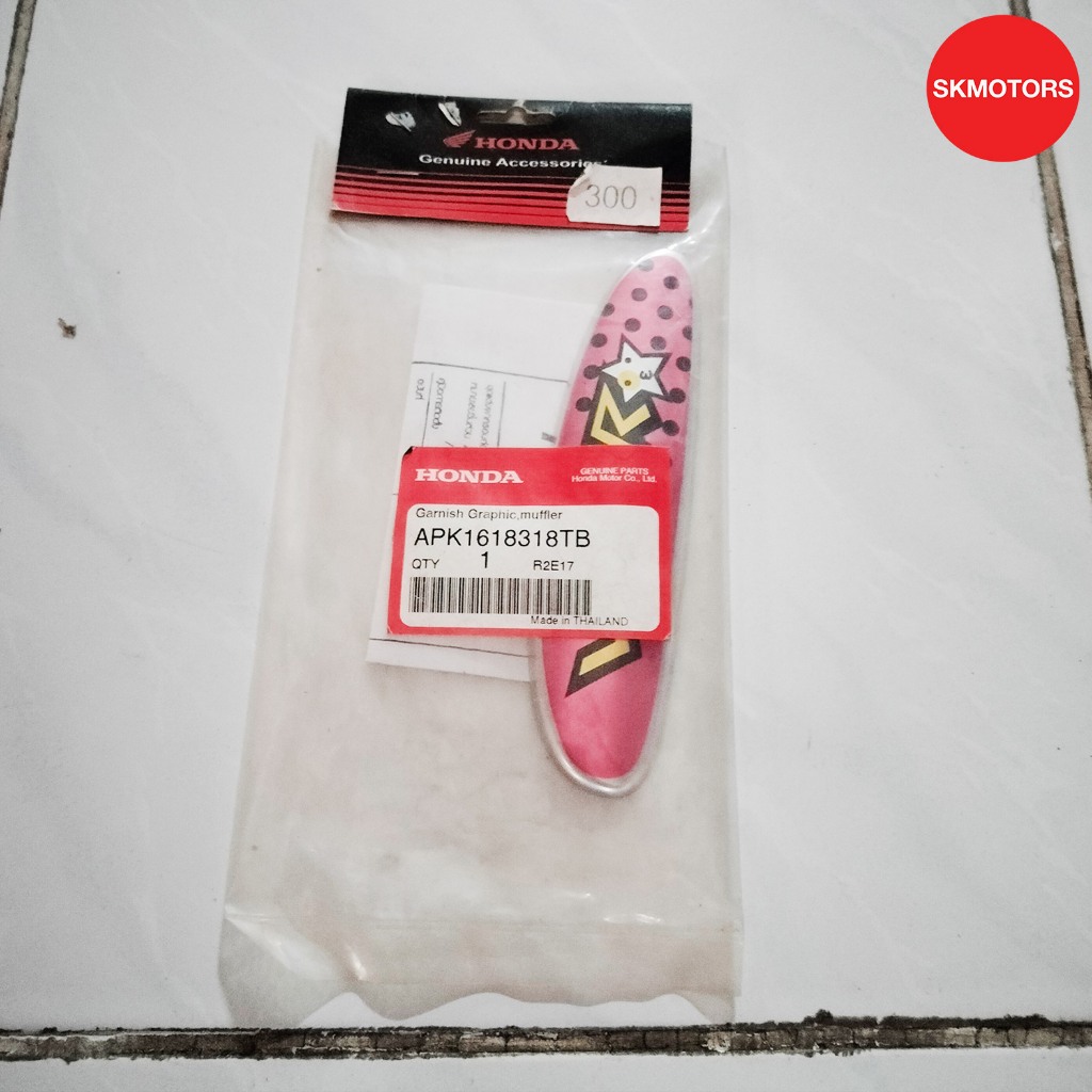 อะไหล่แต่ง H2C ฝาแต่งฝาครอบท่อไอเสีย วิวิท รหัสสินค้า APK1618318TB สำหรับรถ HONDA SCOOPY-I ปี 2013 แ
