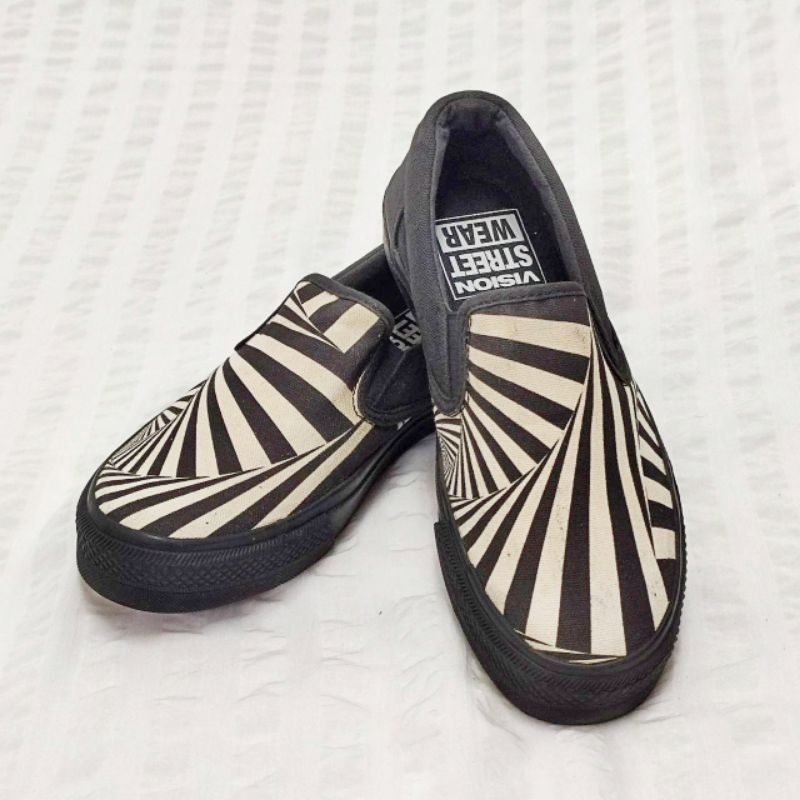 รองเท้าผ้าใบ Slip on VISION STREET WEAR รองเท้าหายาก น่ารัก สภาพใหม่