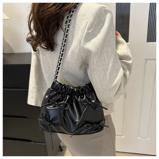 Bibifashion พร้อมส่งครบสี💥emma bag🎀 กระเป๋าสะพายไหล่ สายโซ่✨ ทรงบักเก็ต ติดโบว์จิ๋ว💖 น่ารักมาก มี 5 สี