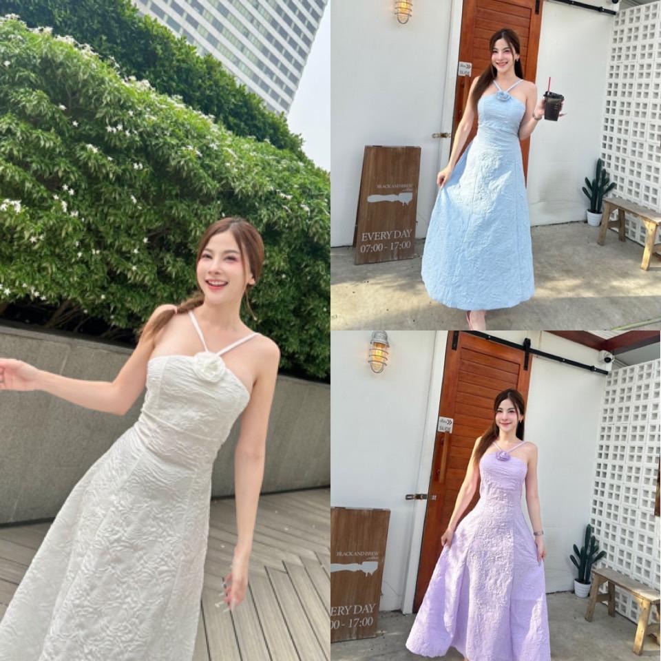 เดรสยาวดีเทลอกดอกไม้ ผ้าลายกุหลาบ สายปรับความยาวได้ ใส่เที่ยวคาเฟ่ ทะเล สวนดอกไม้ได้หมดเลยค่ะ พร้อมส