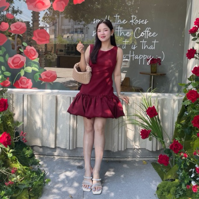 Basicsbysita: M250 -  ballon dress เดรสสีแดงเบอร์กันดีแขนกุด ทรงเดรสเข้ารูปช่วงบน ระบายเป็นบอลลูนด้านล่าง