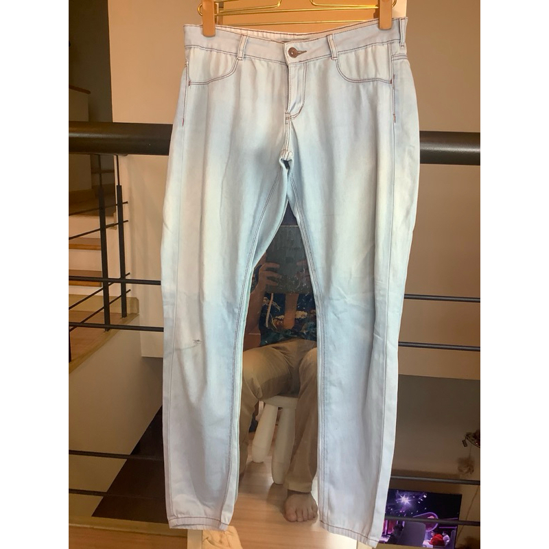 NO.031 กางเกงยีนส์มือสอง งานซิป สียีนส์ รอบเอว 28 นิ้ว ความยาวเป้า 7.5 นิ้ว รอบสะโพก 42 นิ้ว ความยาว