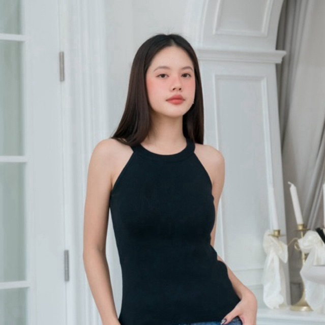 Grace Knit Top - Black เสื้อแขนกุดผ้าถักทรงเรียบหรู สีดำ