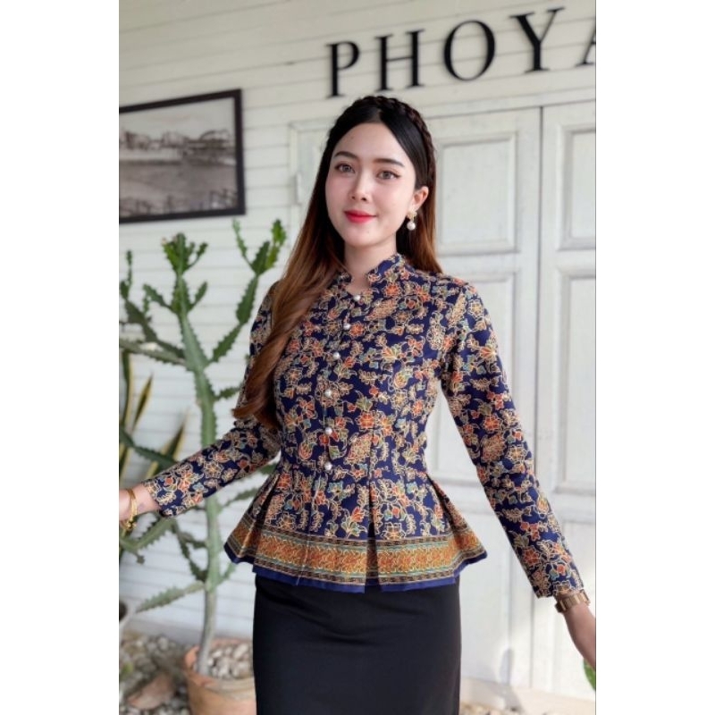 เสื้อผ้าไทยแขนยาวเนื้อผ้าคอตตอลพิมพ์ลายปาเต้ะ#งานอัดกาวทั้งตัว#ดีเทลคอจีนกระดุมหน้าเอวระบายน่ารักลงตัว#ผ้าใส่เข้ารูป