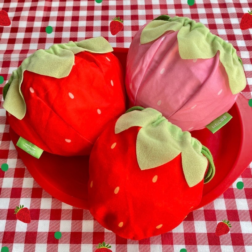 ถุงผ้าหูรูดสีแดงและชมพูลาย Strawberry ของใหม่น้าา