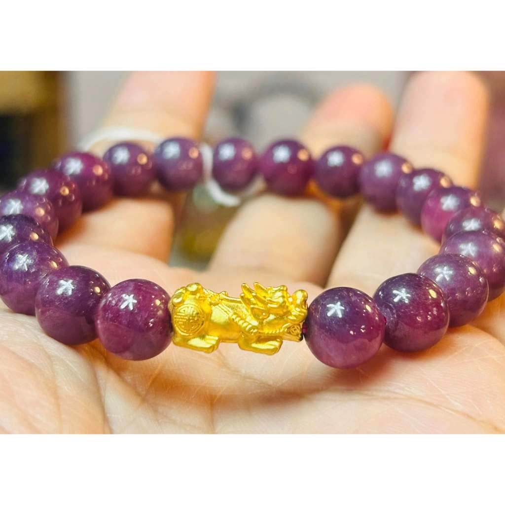 30/1 กำไลหินพลอยแดงทับทิมดิบแท้ธรรมชาติ  8 มิล+ปี่เซียะทองคำแท้ 99.99% นน.ทอง 0.4 กรัม