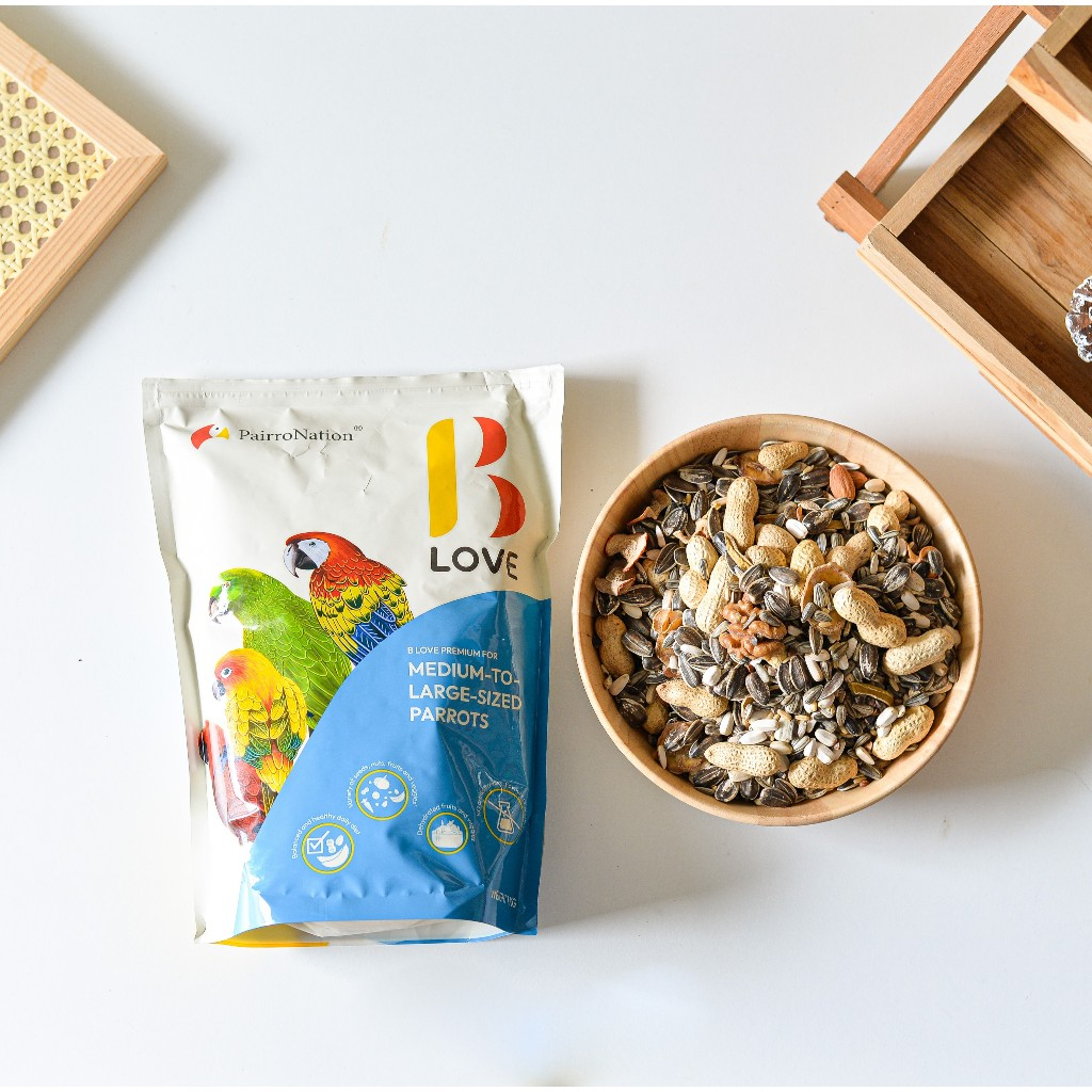 บี เลิฟ พรีเมี่ยม สูตรสำหรับนกแก้วขนาดกลาง-ใหญ่ อาหารนกแก้ว 1kg
