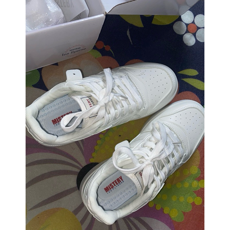(sold out)รองเท้าผ้าใบ Mistery สีขาว เบอร์40
