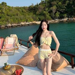 ชุดว่ายน้ำผู้หญิง ชุดว่ายน้ำทูพีช ผูกคอ มีฟองน้ำ ชุดสูทลายดอกไม้สีเหลือง summer#0611